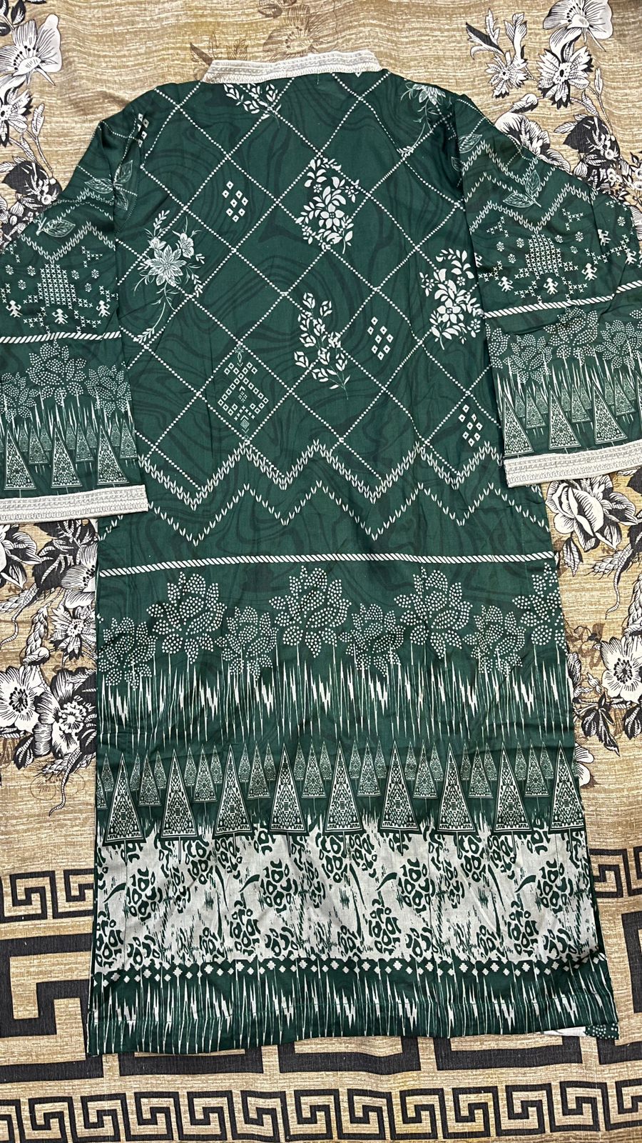 Riwaaje Elegant Dark Green Embroidered 3 Piece Lawn Suit With Printed Dupatta